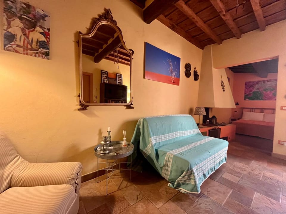 Bed, Living room, Photo of the whole room, Seating area