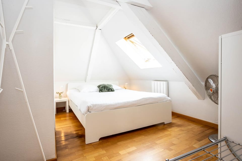 Bed, Photo of the whole room, Bedroom