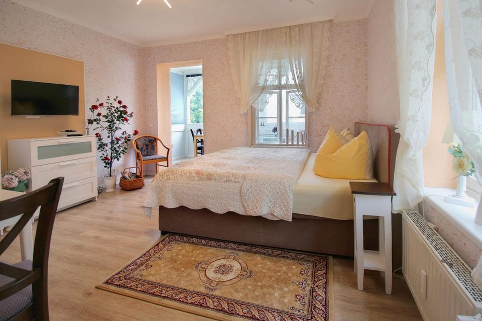 Bed, Living room, Photo of the whole room