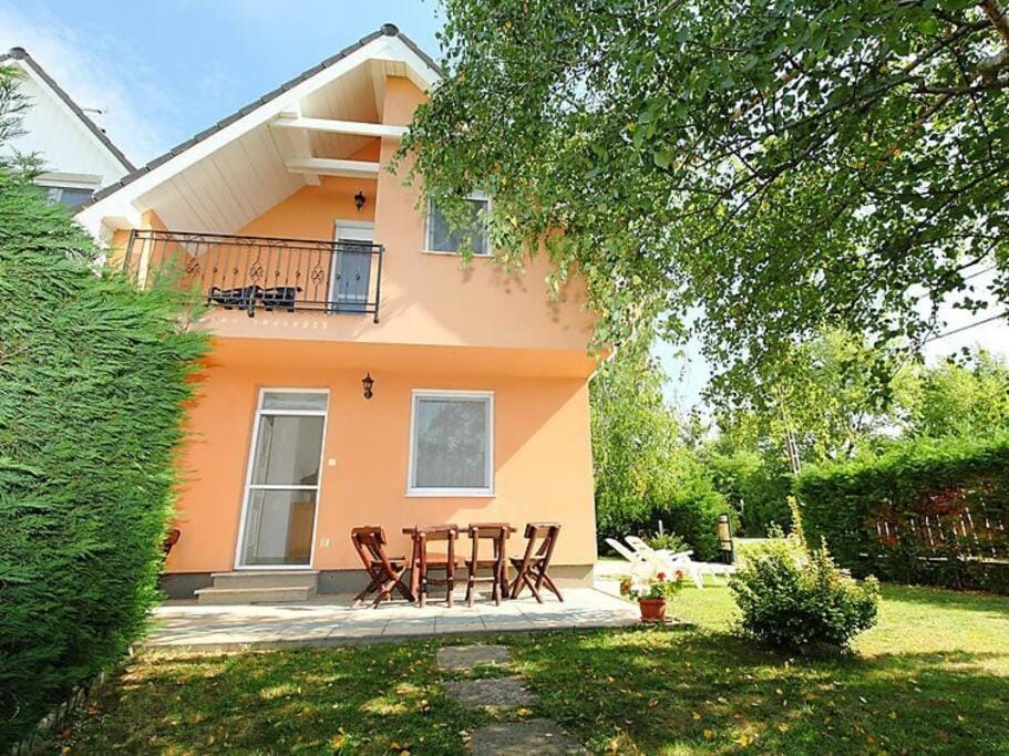 Property building, Garden, Balcony/Terrace