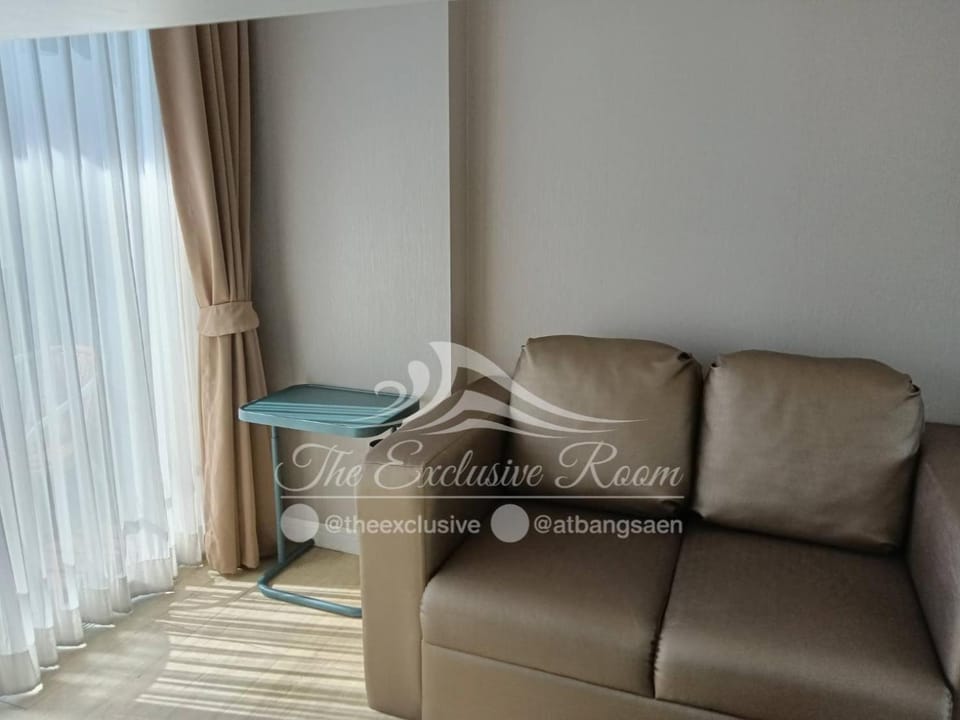 Living room, Photo of the whole room, Seating area