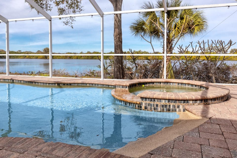 Hot Tub, Swimming pool