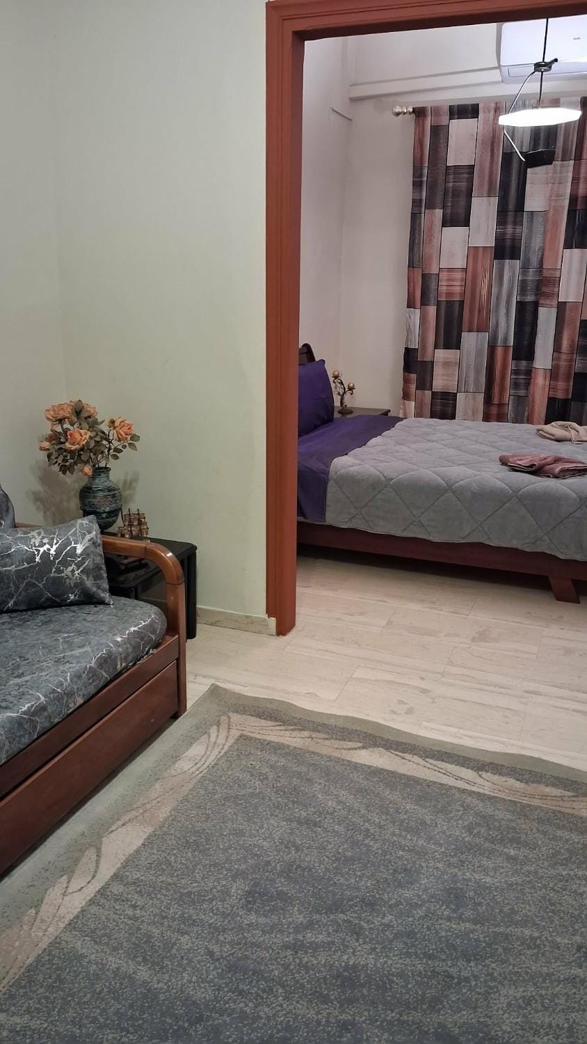 Bed, Seating area