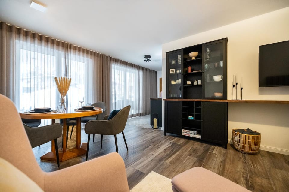 TV and multimedia, Kitchen or kitchenette, Living room, Seating area, Dining area, Evening entertainment