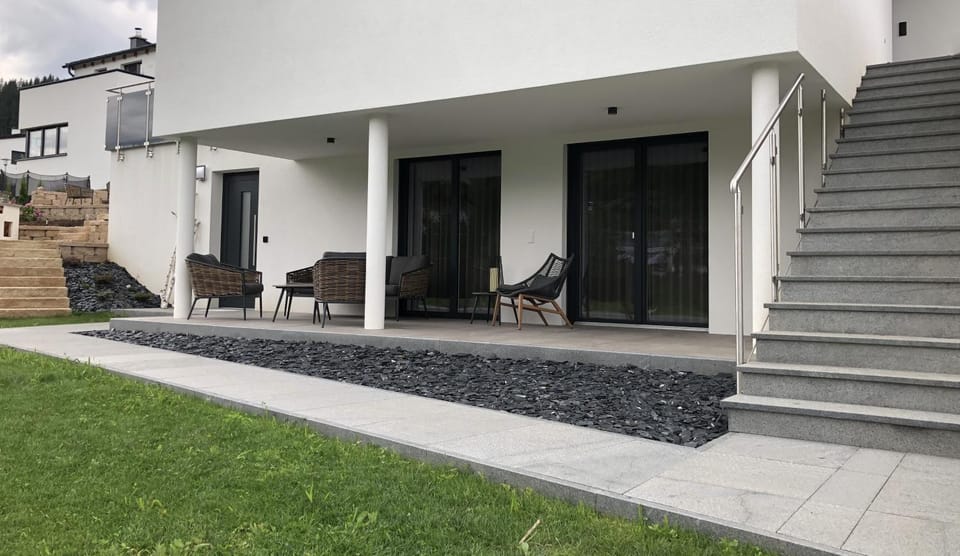 Property building, Garden, Balcony/Terrace, Balcony/Terrace