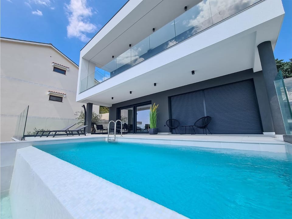 Property building, Patio, Day, View (from property/room), Balcony/Terrace, Balcony/Terrace, Pool view, Swimming pool, sunbed