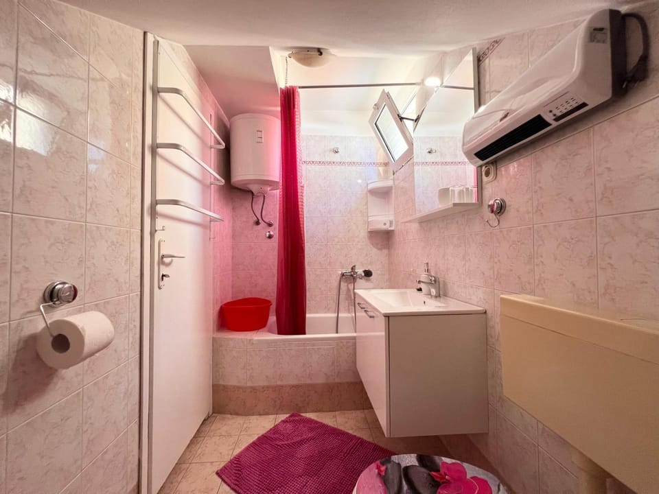 Toilet, Bathroom, Bath, towels