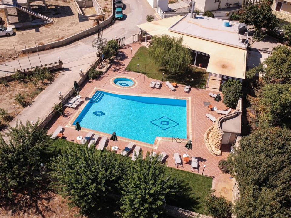 Communal lounge/ TV room, Bird's eye view, Swimming pool