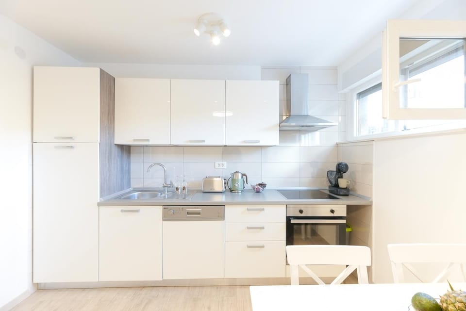 Coffee/tea facilities, Kitchen or kitchenette, dishwasher, pet friendly, stove