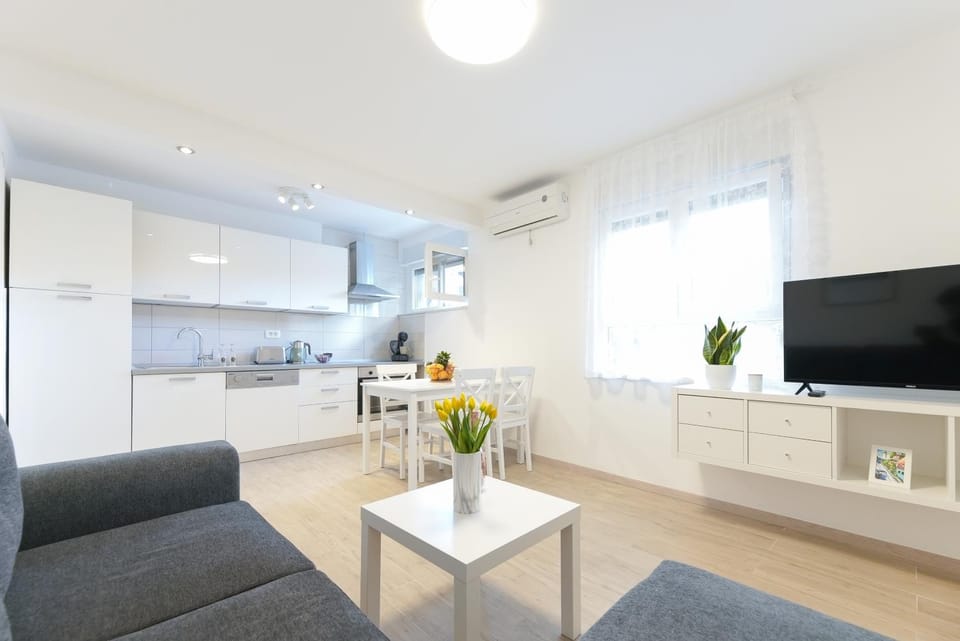 Communal lounge/ TV room, TV and multimedia, Kitchen or kitchenette, Living room, Seating area, Dining area, Evening entertainment, minibar, pet friendly, stove