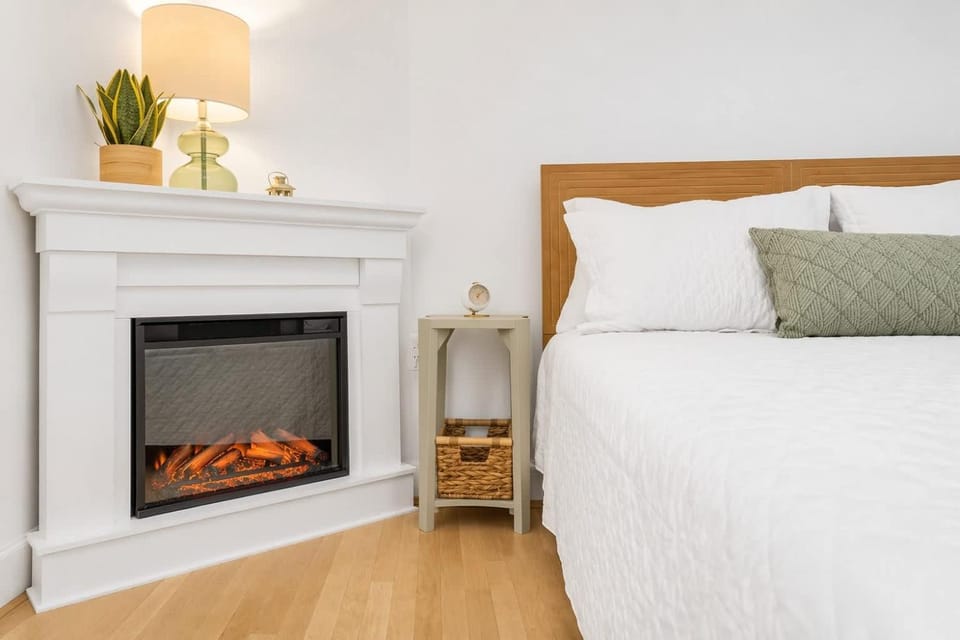 Urban Retreat Walk to Stadiums & Uptown, including Parking & Home Gym House in Charlotte