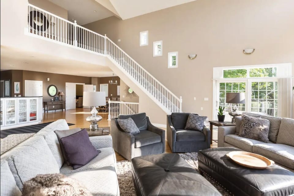 Living room, Seating area