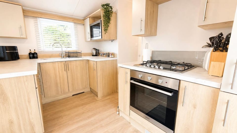 Tide & Anchor - Newperran 102 Campground/ 
RV Resort in England