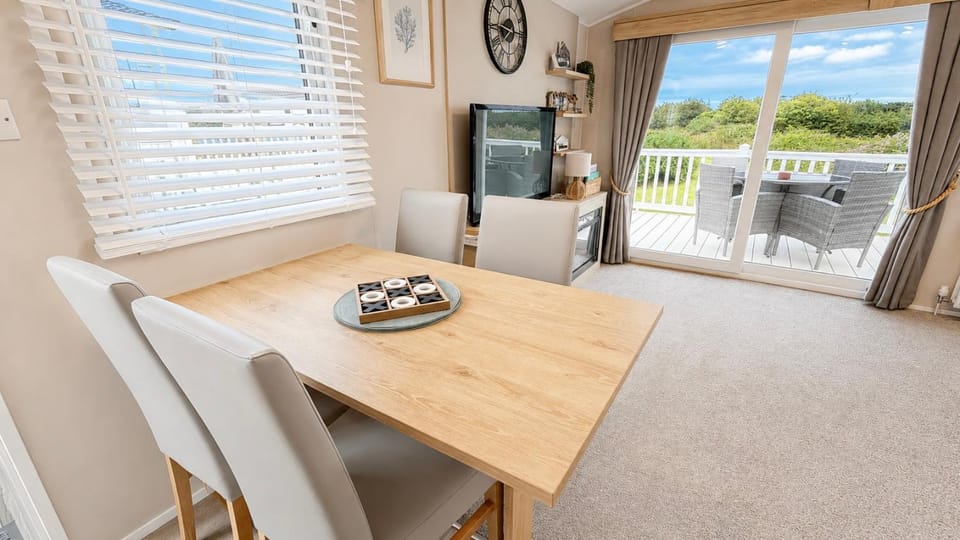 Tide & Anchor - Newperran 102 Campground/ 
RV Resort in England