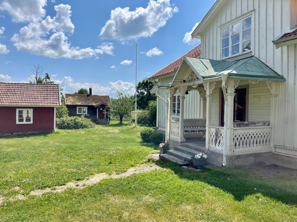 Property building, Neighbourhood