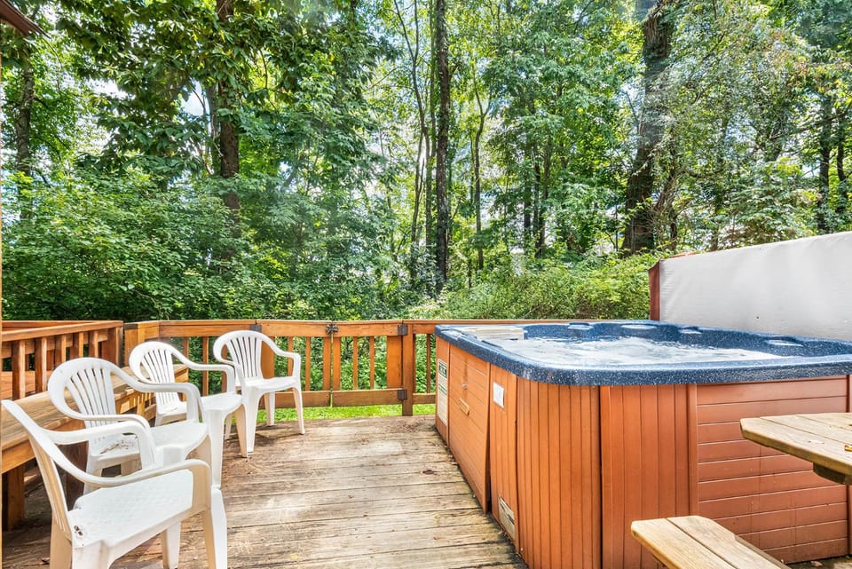 Patio, Natural landscape, Hot Tub, Seating area, Garden view