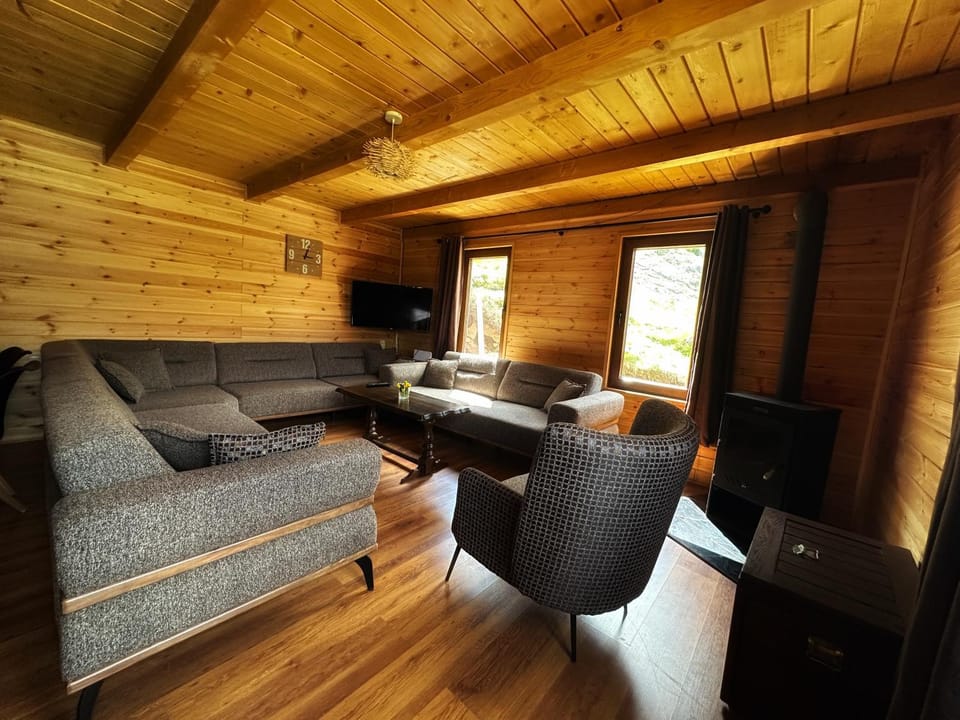 Mariash Woodhouse I Sauna I Stargazing Glasshouse House in Montenegro