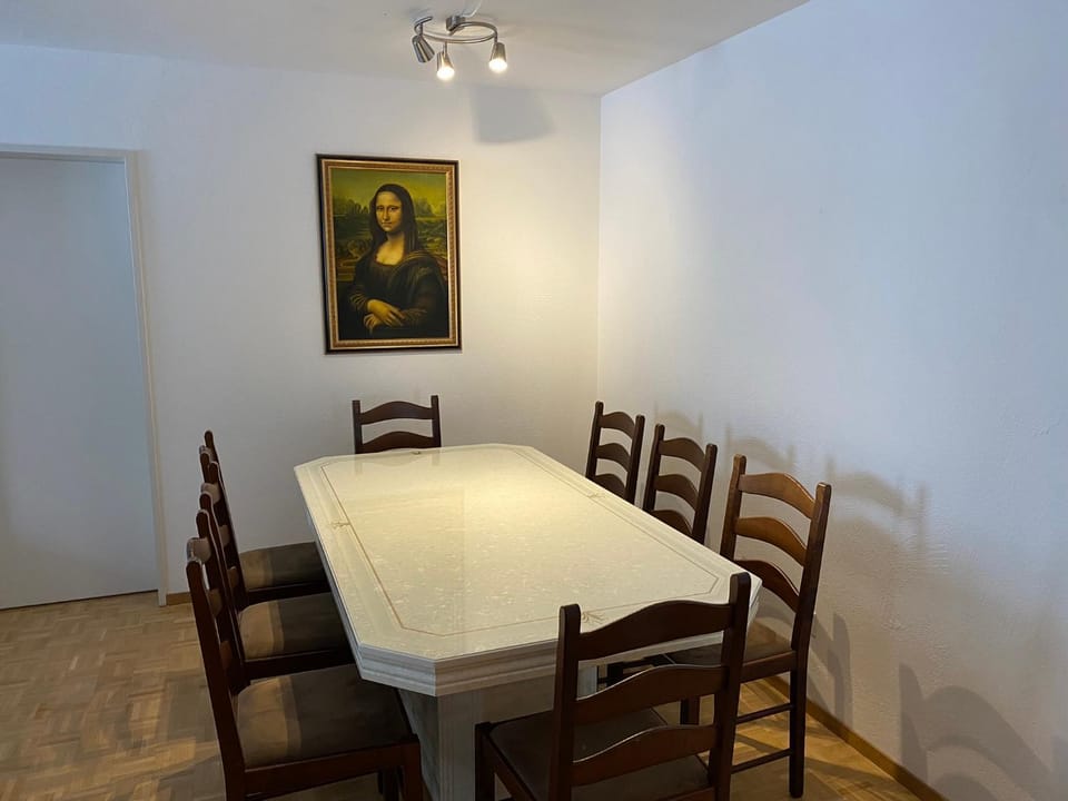 Seating area, Dining area