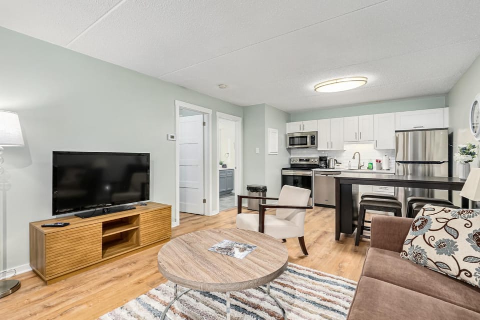The Nordic - Central Collingwood Condo House in Collingwood
