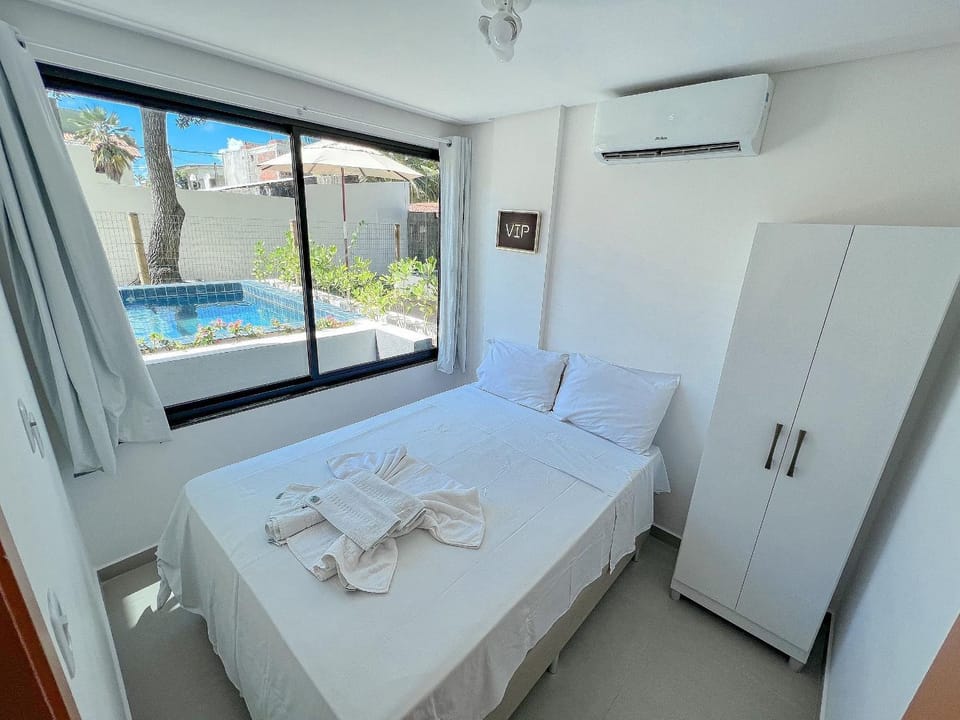 View (from property/room), Balcony/Terrace, Bedroom, Pool view