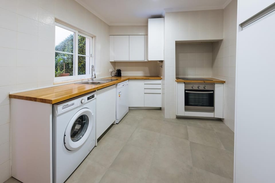 Kitchen or kitchenette, Communal kitchen