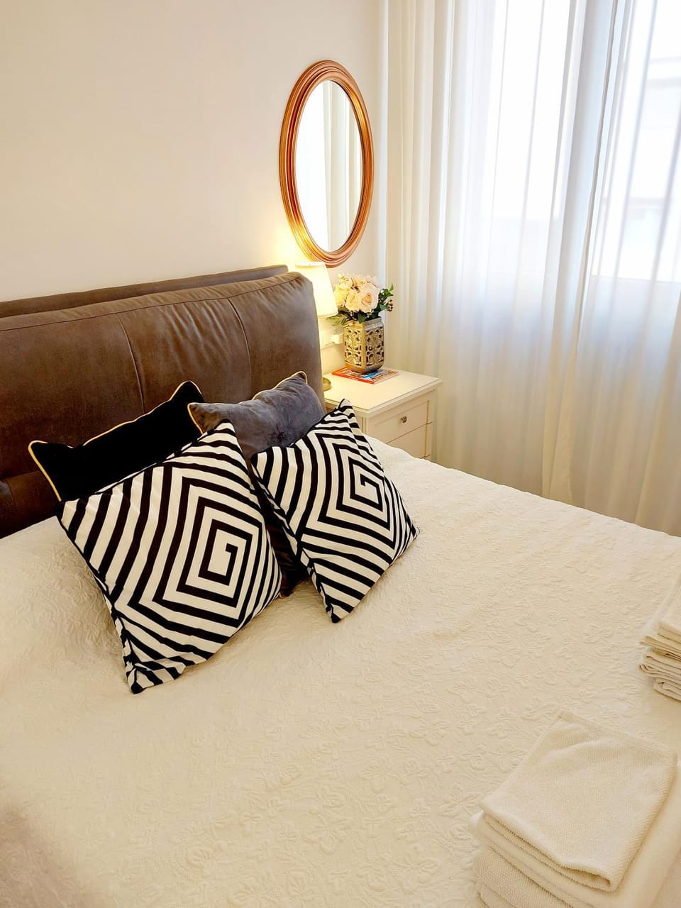 Bed, Photo of the whole room, Bedroom, towels