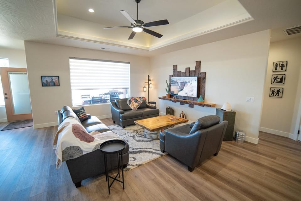 Searchers Hideaway at Kabab - New West Properties House in Kanab