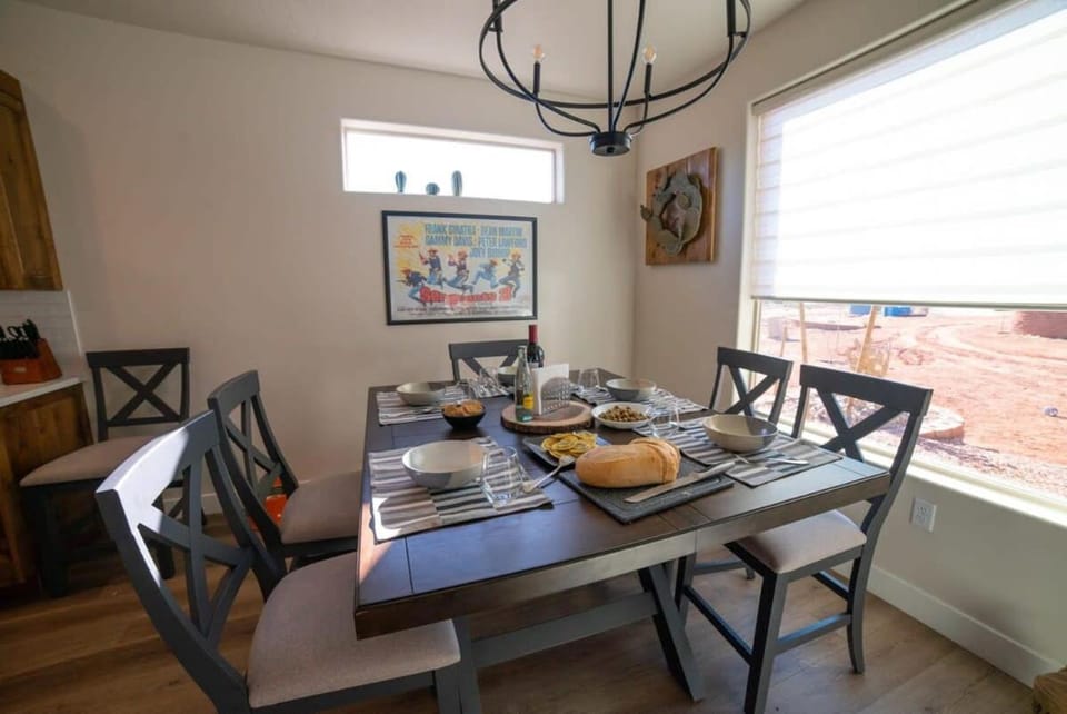 3x3 Sanctuary at Kanab - New West Properties House in Kanab