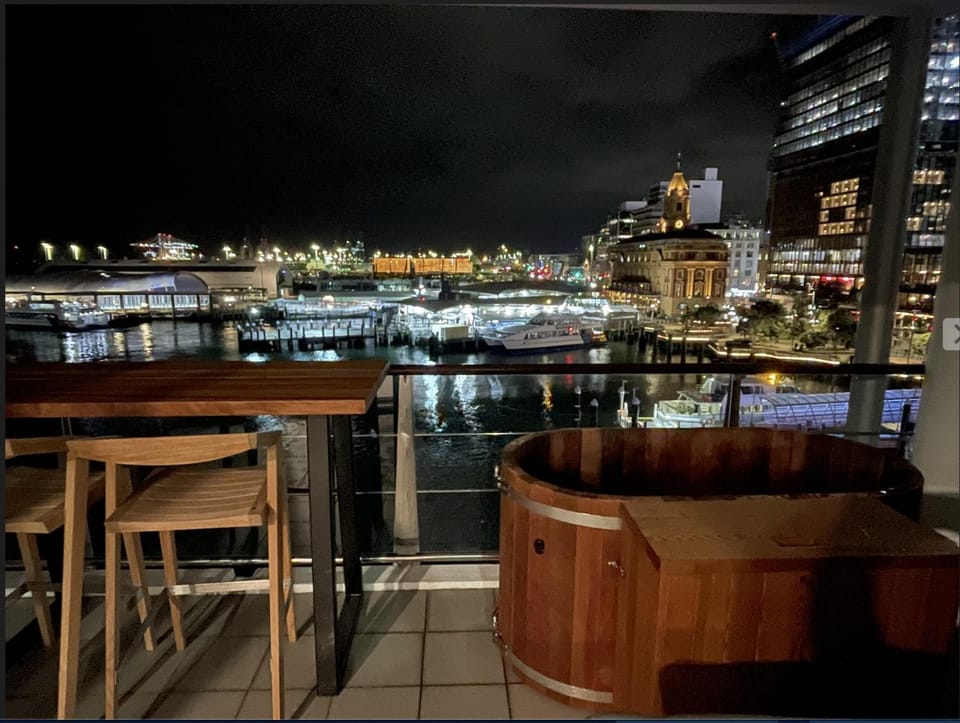 Hot Tub, Hot Tub