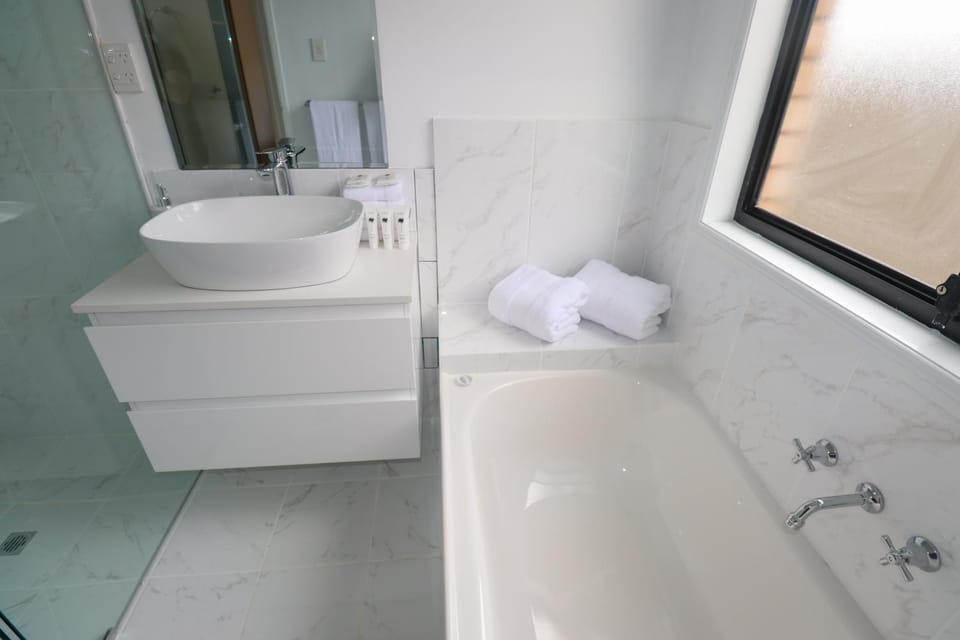 Shower, Bathroom, Bath, towels