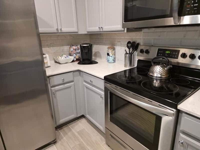Coffee/tea facilities, Kitchen or kitchenette, dishwasher, oven, stove, toaster