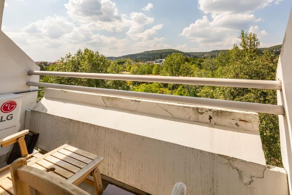 Lovely 1 Bedroom Flat - Gazdagrét Apartment in Budapest