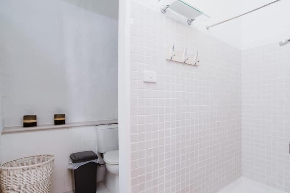 Shower, Toilet, Bathroom, towels