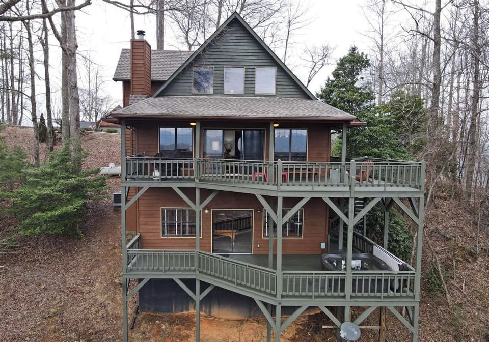 Over the Moon-Hot tub, Pets Friendly, Wifi, Gameroom. Mountain View, Wet Bar, House in Union County