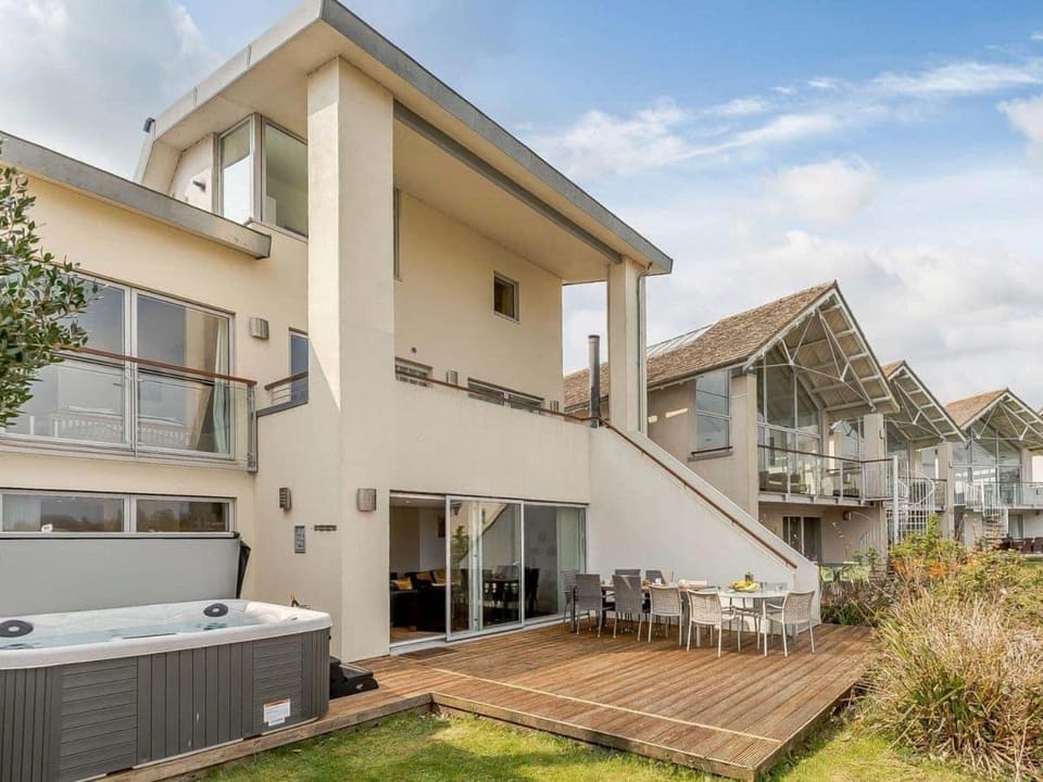 Property building, Patio, Garden, Hot Tub, View (from property/room), Garden view, sunbed
