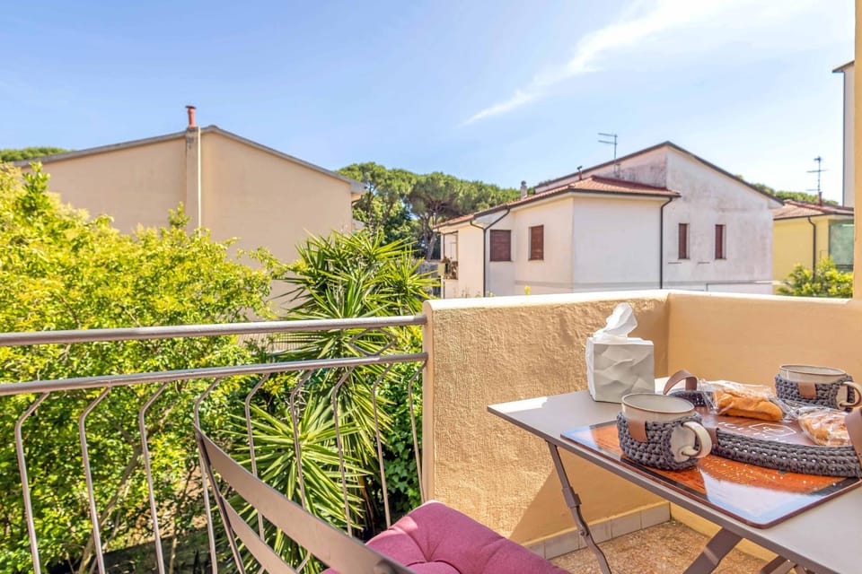 Property building, View (from property/room), Balcony/Terrace, Food and drinks, Breakfast