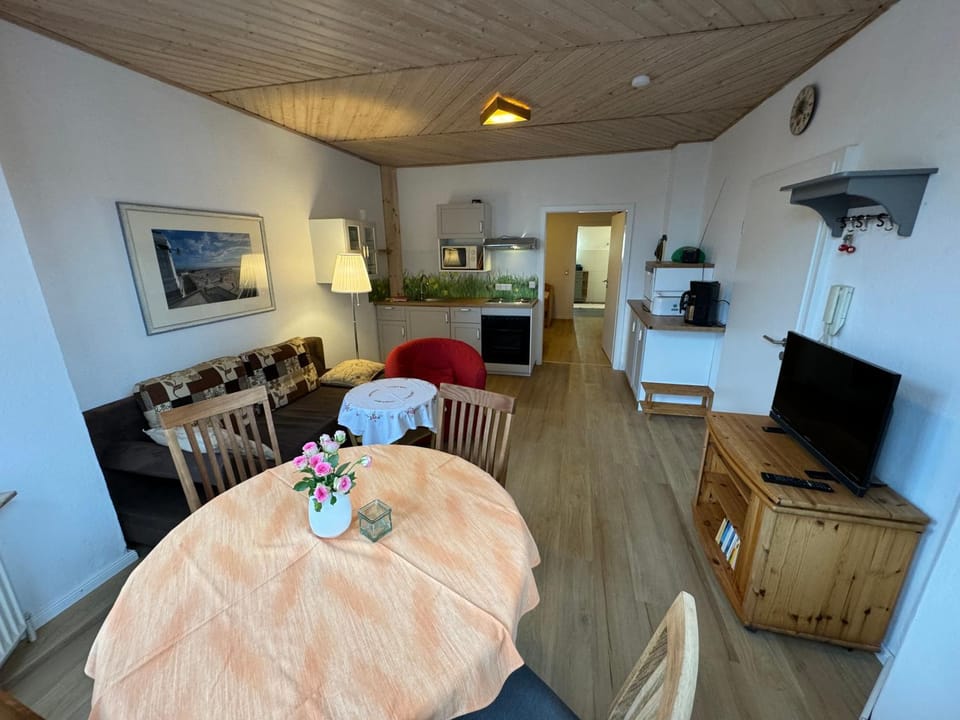 Kitchen or kitchenette, Living room, Dining area