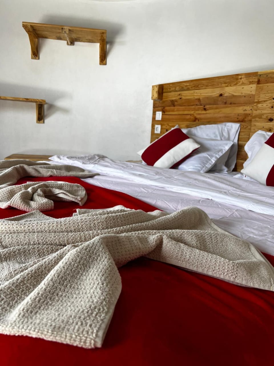 Bed, towels