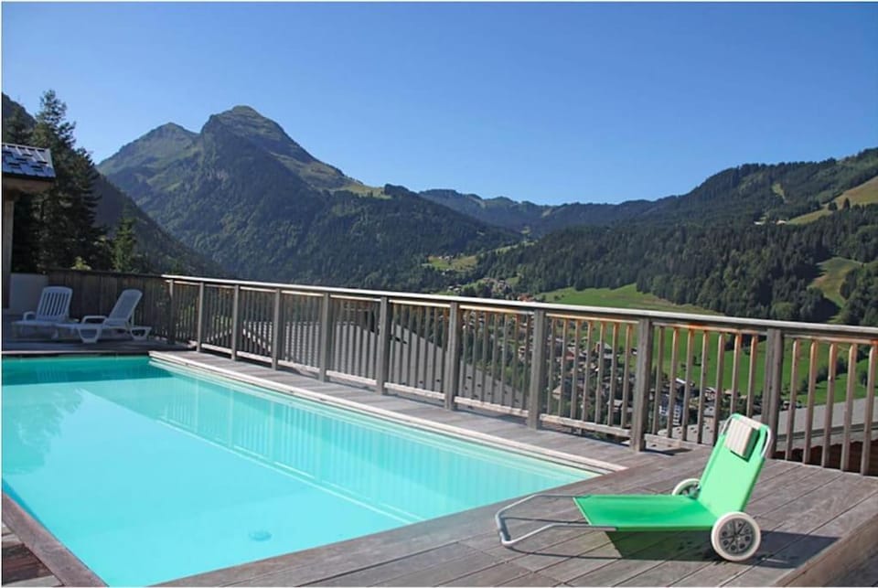 Mountain view, Pool view, Swimming pool, sunbed
