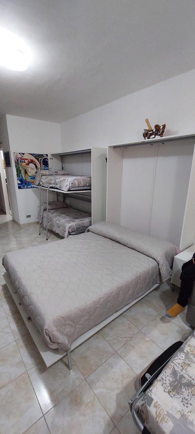 Ampio monolocale con terrazzo - a 2 passi dal mare Apartment in Liguria