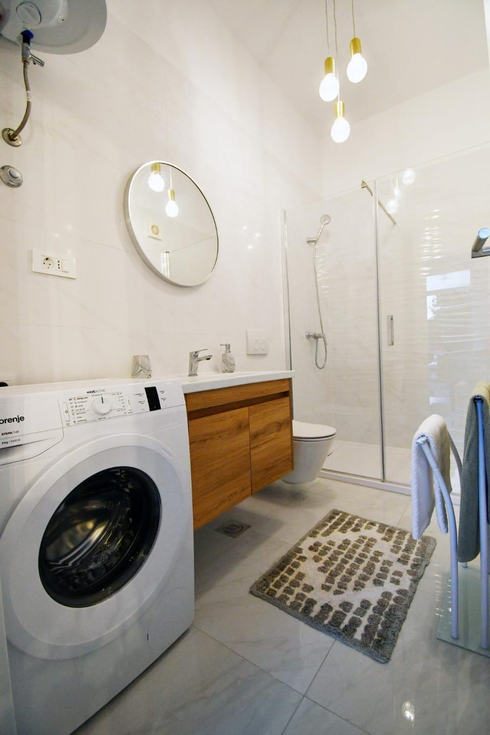 Shower, Bathroom, towels, washing machine
