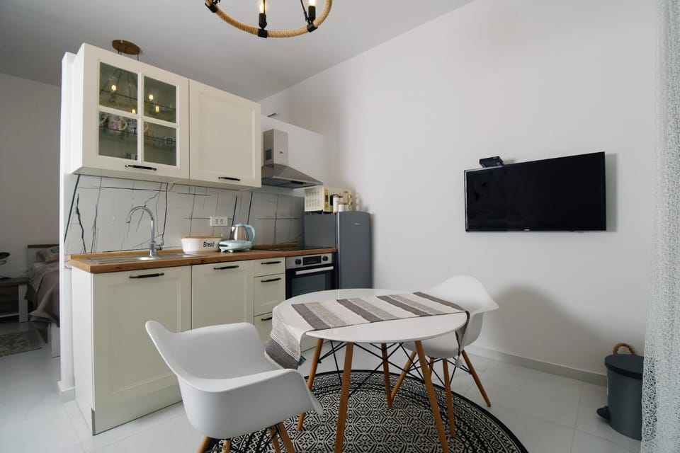 TV and multimedia, Kitchen or kitchenette, Dining area, minibar, pet friendly, stove