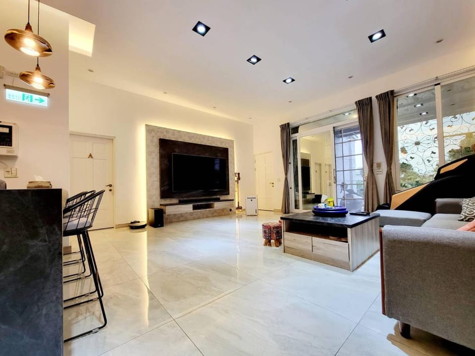 Communal lounge/ TV room, TV and multimedia, Living room, Seating area, Internal: Not applicable to any particular room