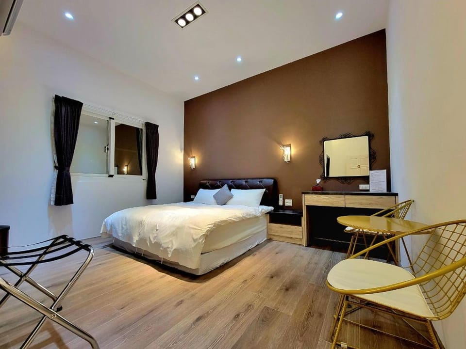 Bed, TV and multimedia, Photo of the whole room, Bedroom, hair dresser