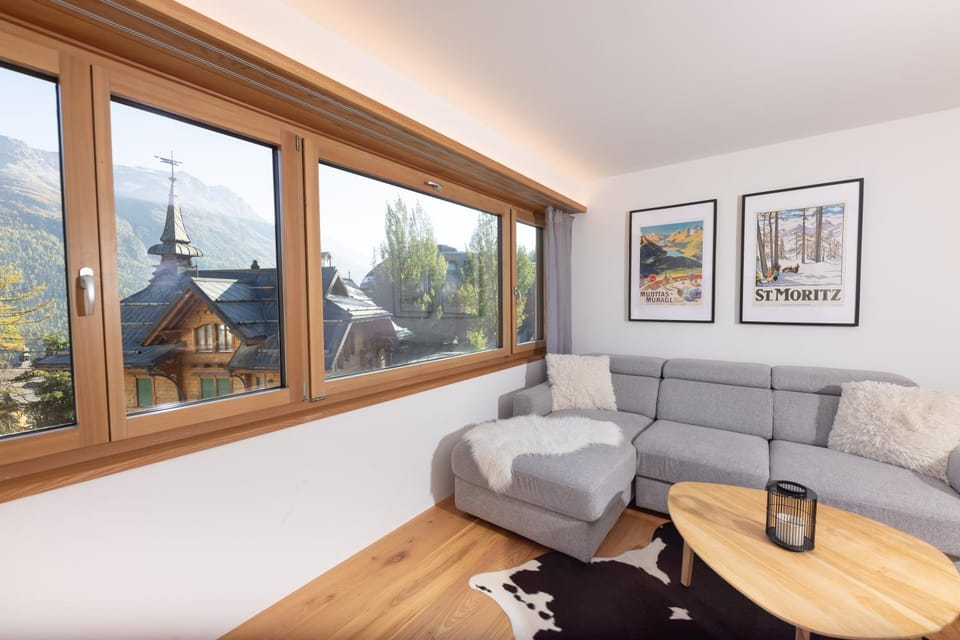 View (from property/room), Living room, City view, Mountain view