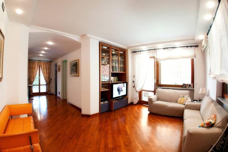 Villa Regina Home - 120sqm, 3 bedrooms, 1 free parking spot Apartment in Torre Annunziata