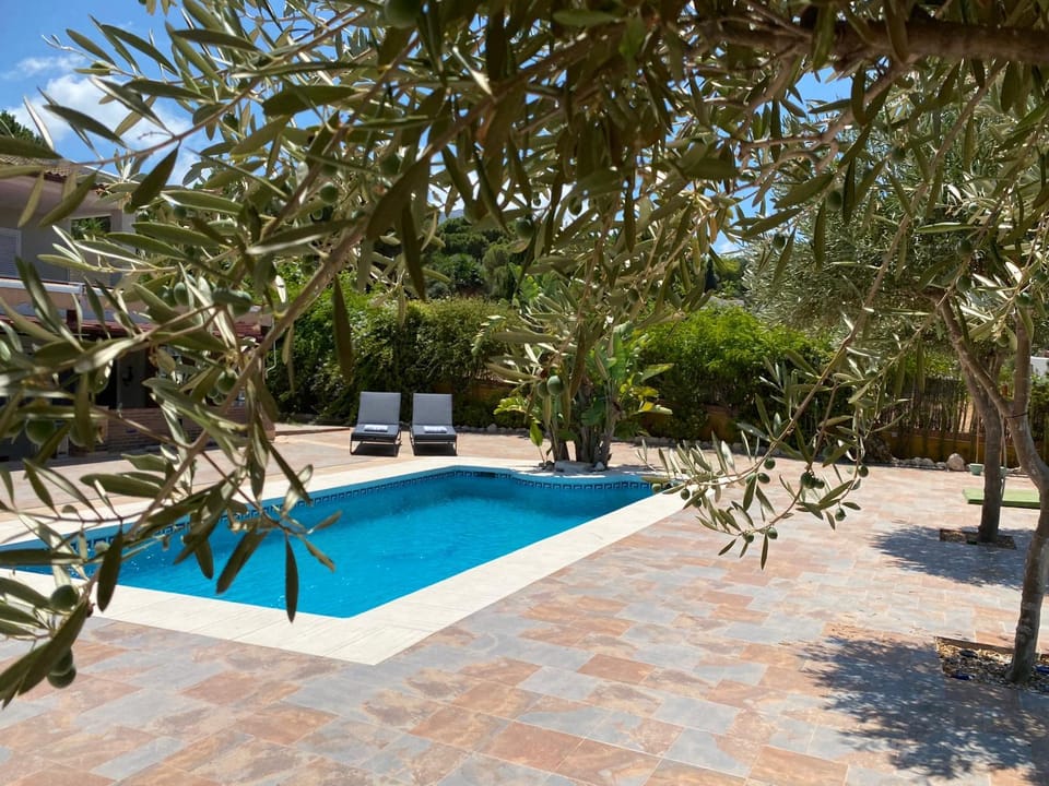 Garden view, Pool view, Swimming pool, Swimming pool, sunbed