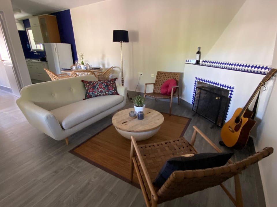 TV and multimedia, Living room, Seating area, fireplace