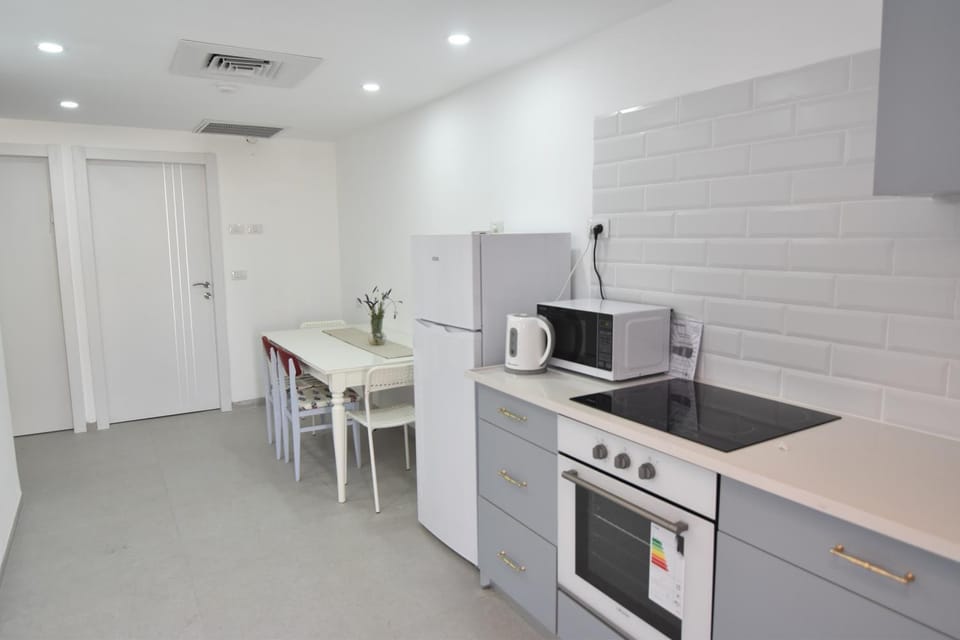 Kitchen or kitchenette, Dining area, dishwasher, minibar, pet friendly, stove