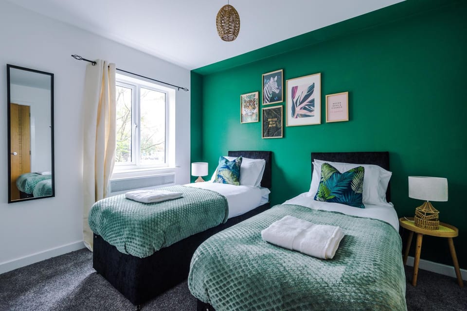 Formby Village Apartments By Greenstay Serviced Accommodation - A Luxury 2 Bed Apt - Perfect for Couples, Friends, Families & Business Travellers - FREE Parking - Dog Friendly - Fast Wi-Fi - 6 Apartment in West Lancashire District